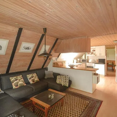 4 Bedroom Cozy Home In Grenaa