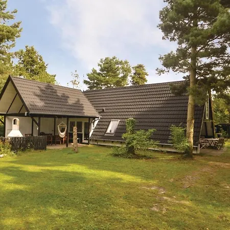 4 Bedroom Cozy Home In Grenaa