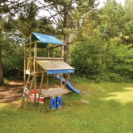 4 Bedroom Cozy Home In Grenaa 3*